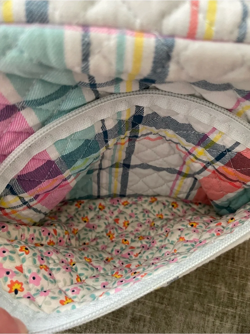 LIKE NEW Vera Bradley Pastel Plaid Large Travel Cosmetic Bag - Pink, Mint, Coral
